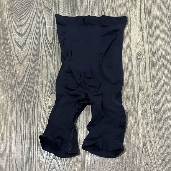 NWOT Skims Shapewear Seamless Sculpt High Waisted Above Knee Short Black Size L - Picture 3 of 3